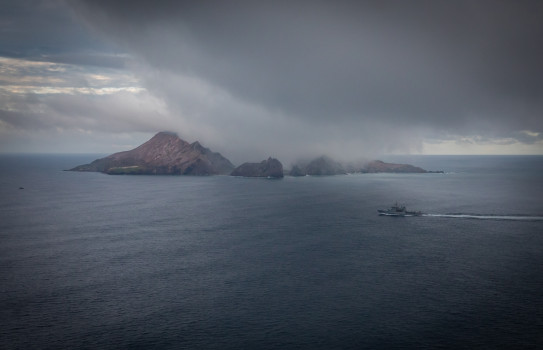 HMNZS Wellington off the coast of Whaakari/White Island