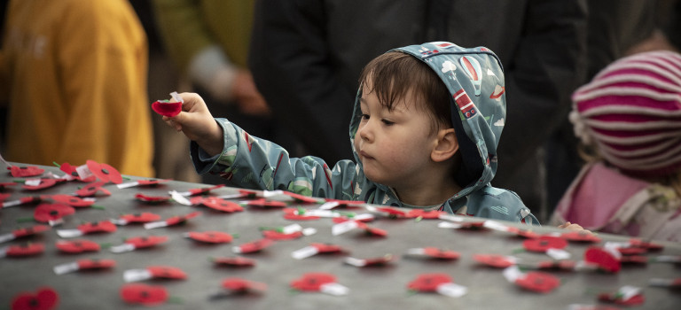 Members of the public lay poppies on the Tomb of the Unknown Warrior on Anzac Day in 2021.